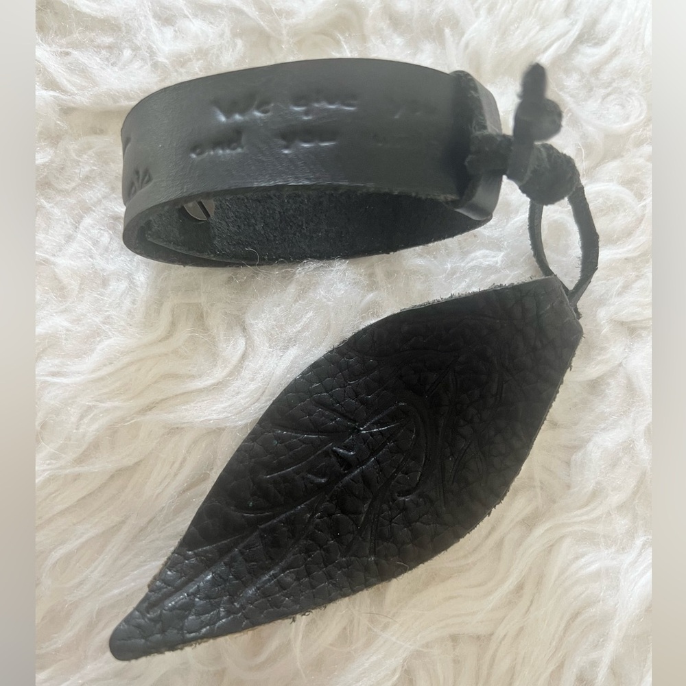 Black Leather Bracelet leaves black CAIA nature bohemian
